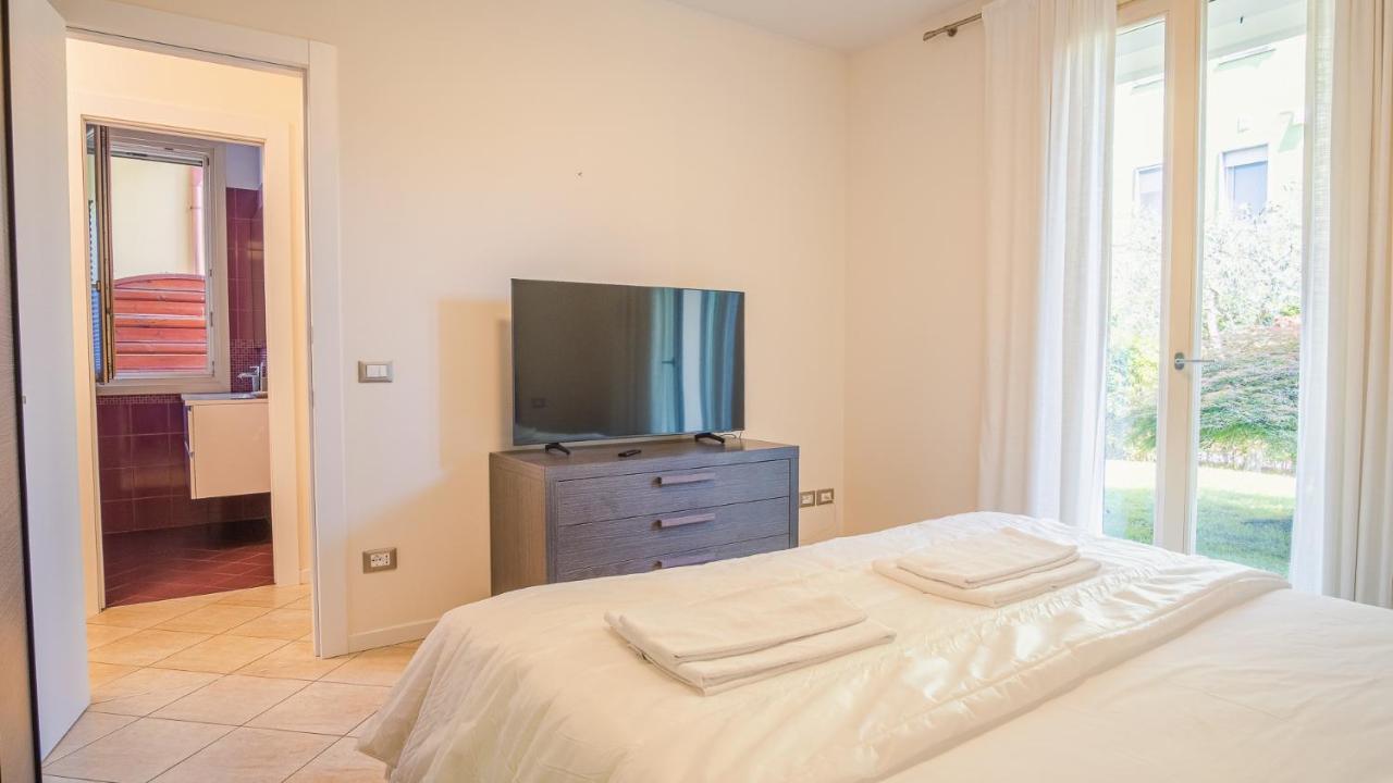 Endless Summer Sirmione - Italian Homing Extérieur photo